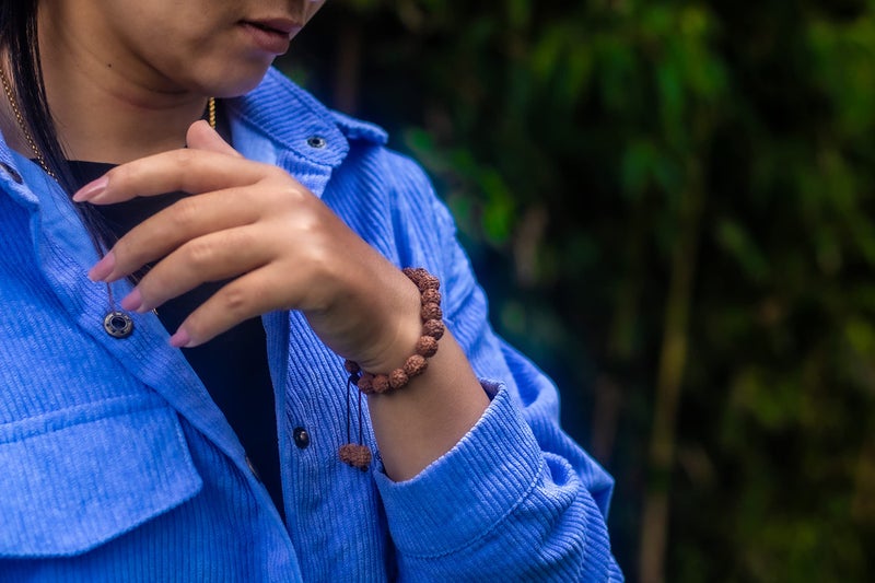 Hands Of Tibet Tibetan Mala Rudraksha Wrist Mala/Bracelet for Meditation (Plain) - Image 3